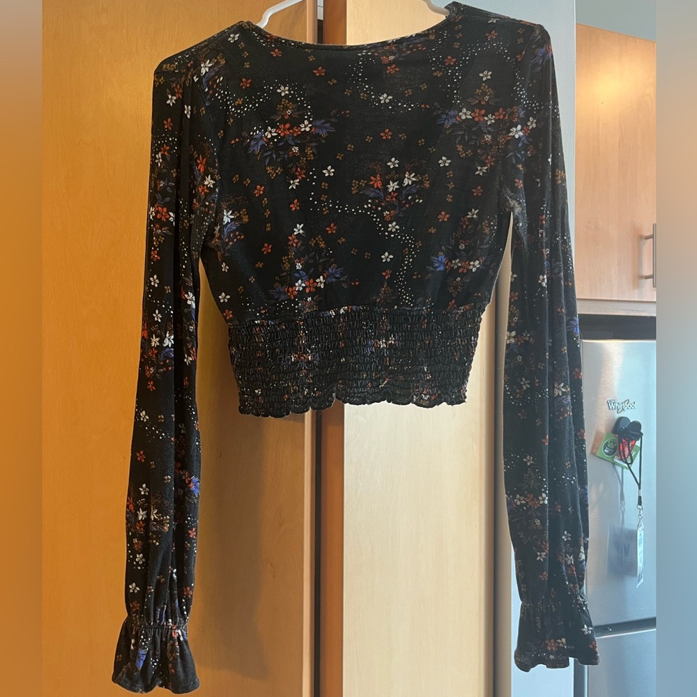 UO - Urban Outfitters Taran Smocked
Surplice Top. Black with pattern. Size small - Picture 5 of 6